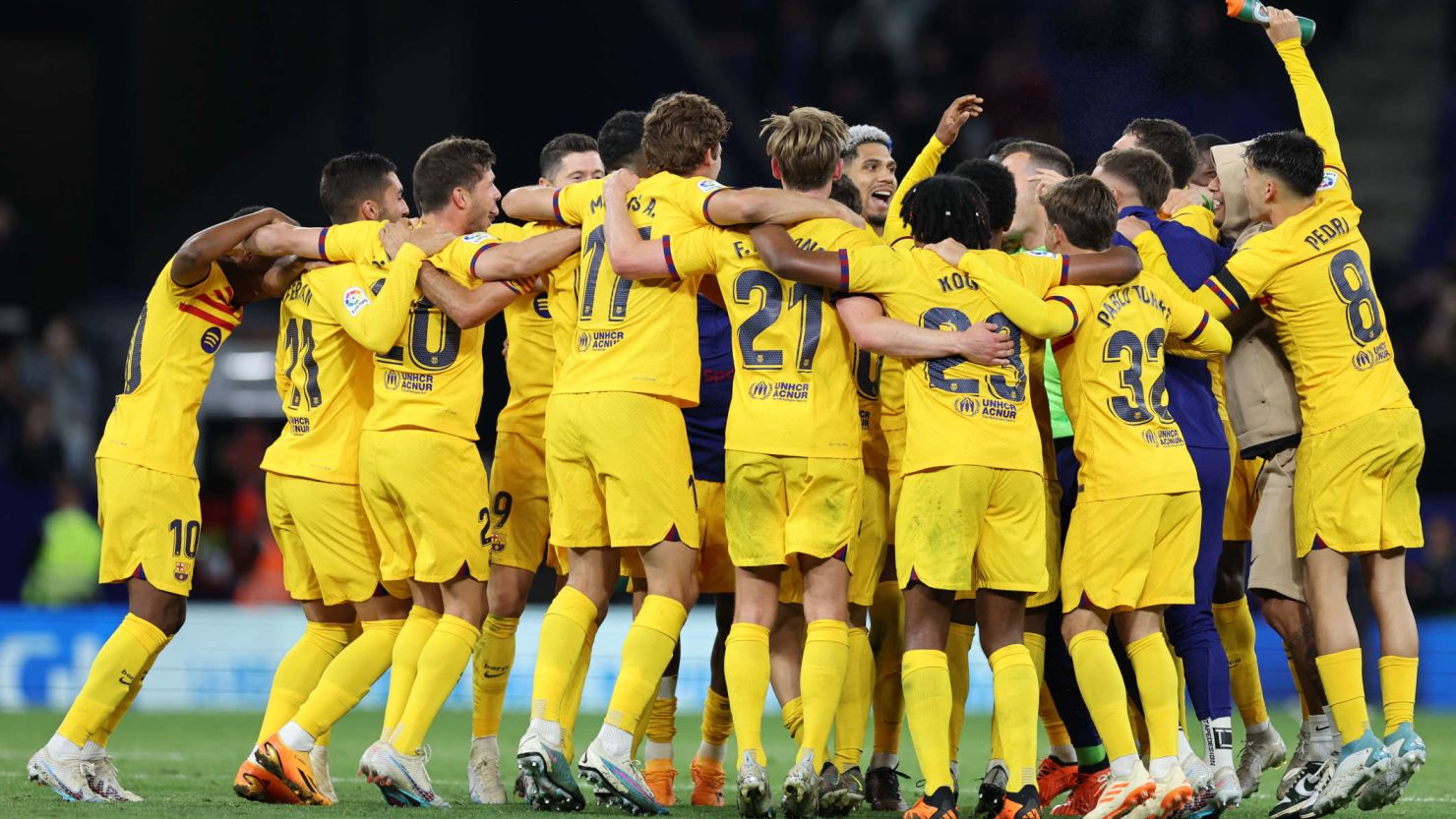 通过细腻的 通过细腻的